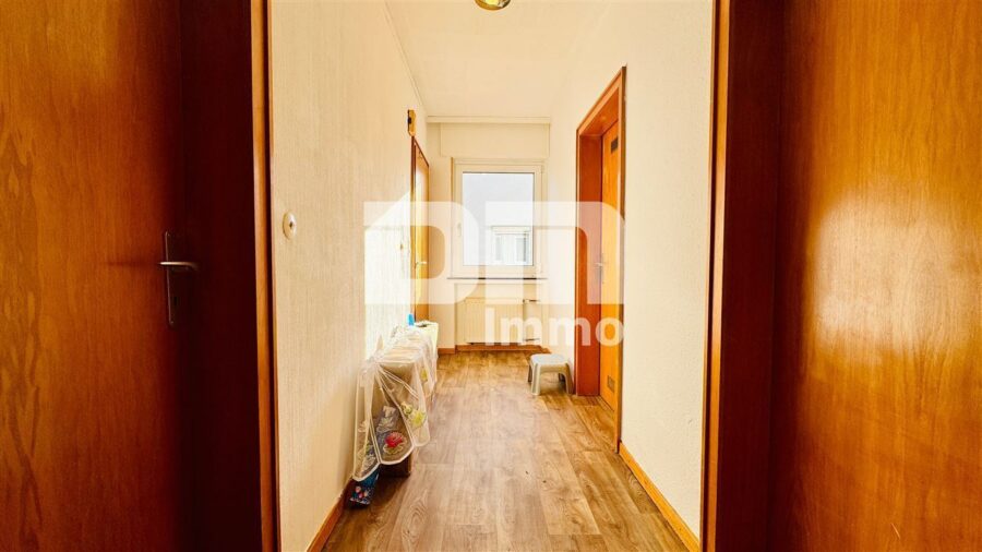 Solides Ein- bis Zweifamilienhaus mit Wintergarten + und Wintergarten als solide Kapitalanlage - OG / DG WE2 Flur / Diele